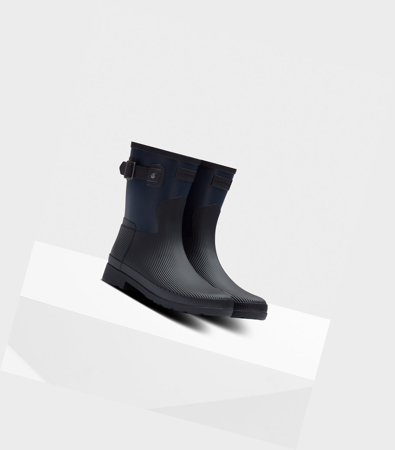 Women's Hunter Refined Texture Block Slim Fit Short Boots Navy / Black | 9718345-VB